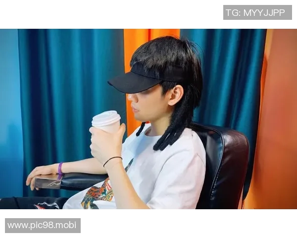 杨瀚森读网友评论：整点纹身贴 脏辫爆炸头更凶 换个寸头看着霸气