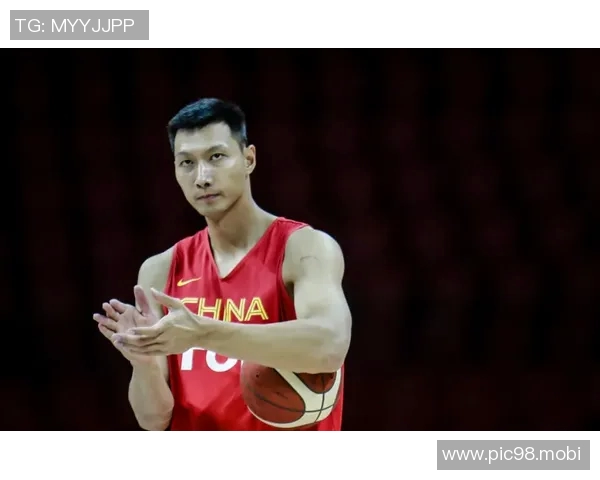 薪火阵营训练营！易建联现身对小球员讲话：保持热爱 继续前行！